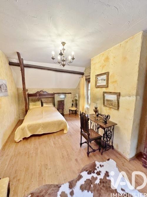 Maison - 210 m² - 7 pièces