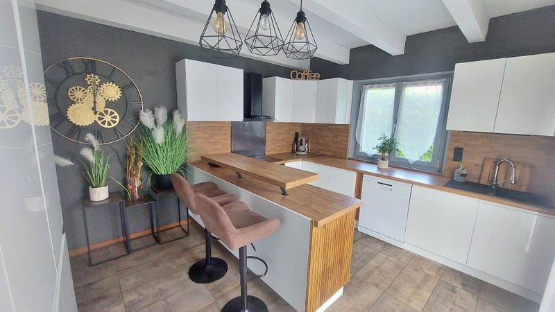 Maison - 145 m² - 8 pièces