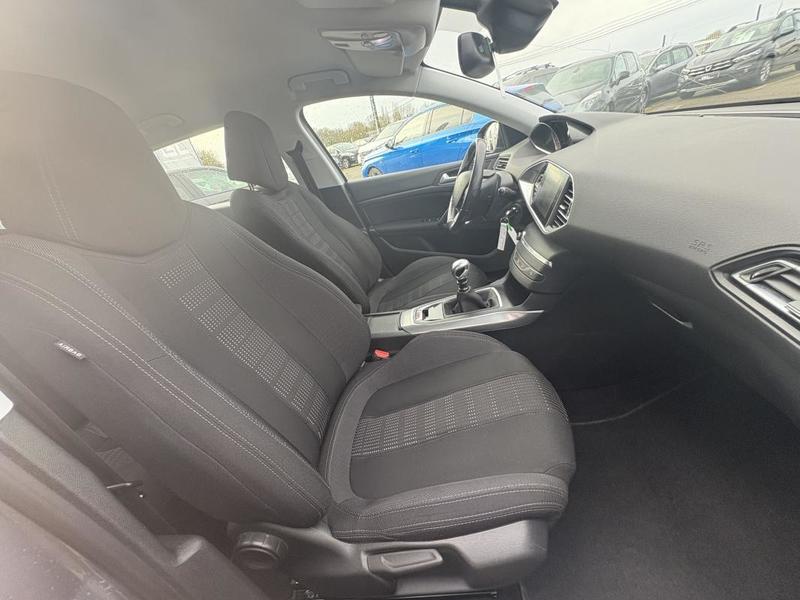 Peugeot 308 1.2l 130 Cv Allure Bvm 6 - Entretient Complet Camera Radar Avant et Arriere Feux Led