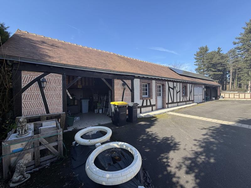 Maison - 242 m² - 7 pièces