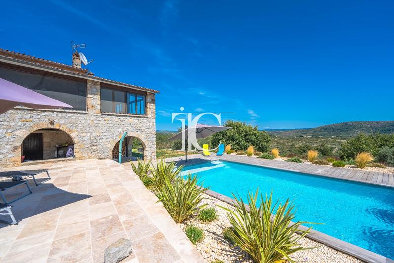 Maison - 166 m² - 7 pièces