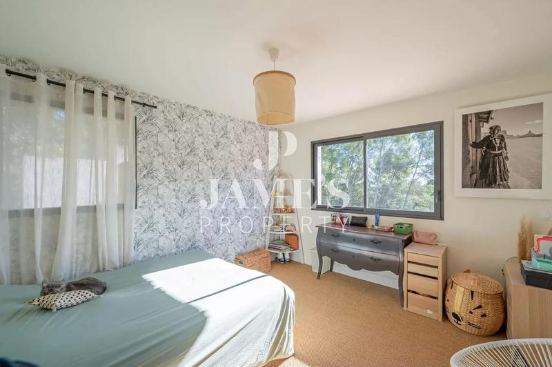 Maison - 180 m² - 5 pièces