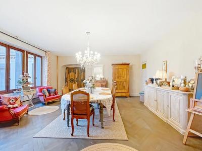 Maison - 330 m² - 9 pièces