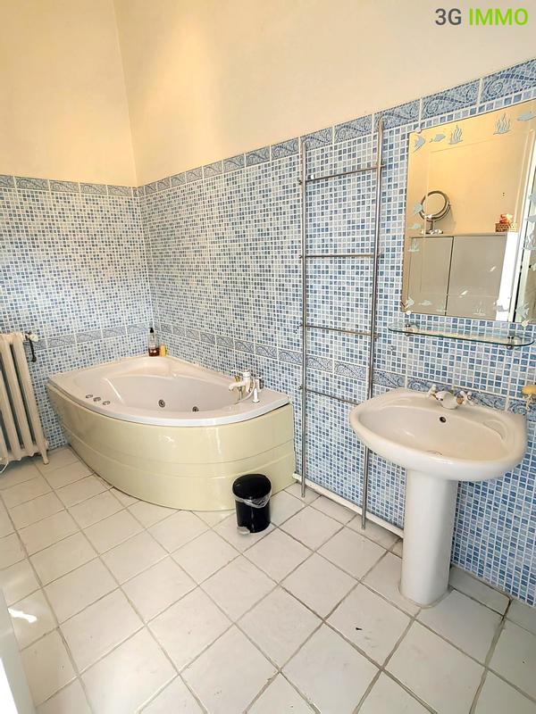 Maison - 95 m² - 5 pièces