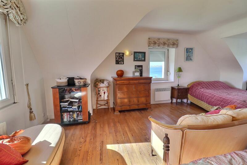 Maison - 252 m² - 10 pièces