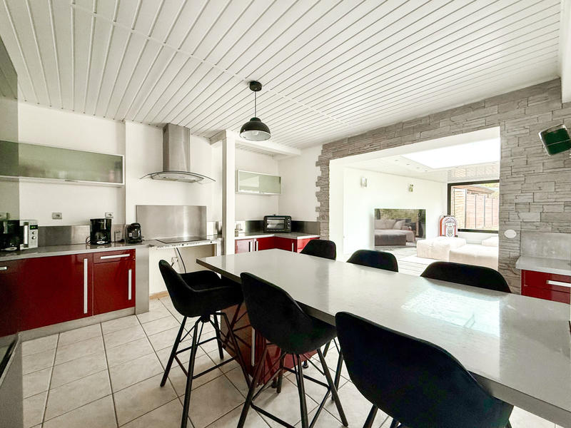 Maison - 186 m² - 7 pièces