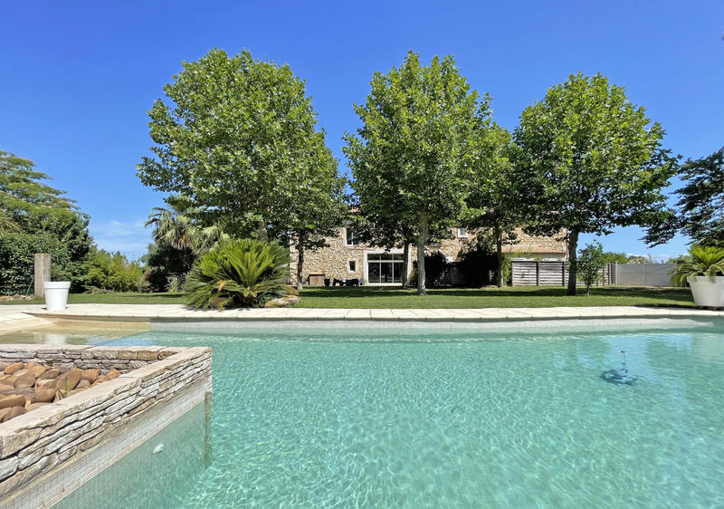 Mas - 1 200 m² - 25 pièces