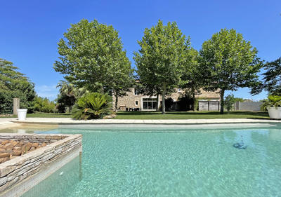 Mas - 1 200 m² - 25 pièces