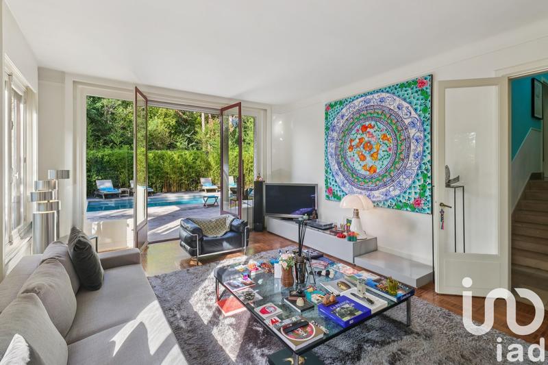 Maison - 250 m² - 8 pièces