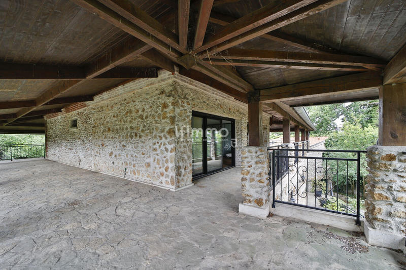 Propriété - 253 m² - 8 pièces