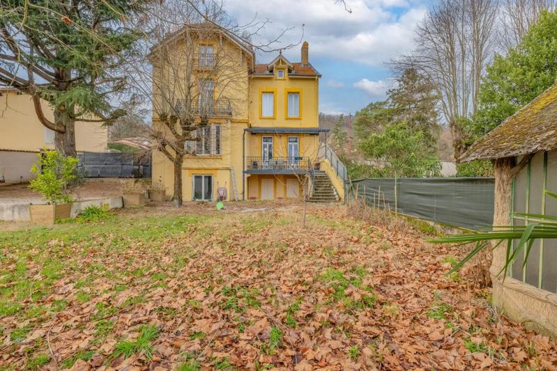 Maison - 207 m² - 9 pièces