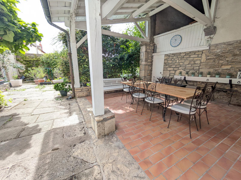 Maison - 307 m² - 16 pièces