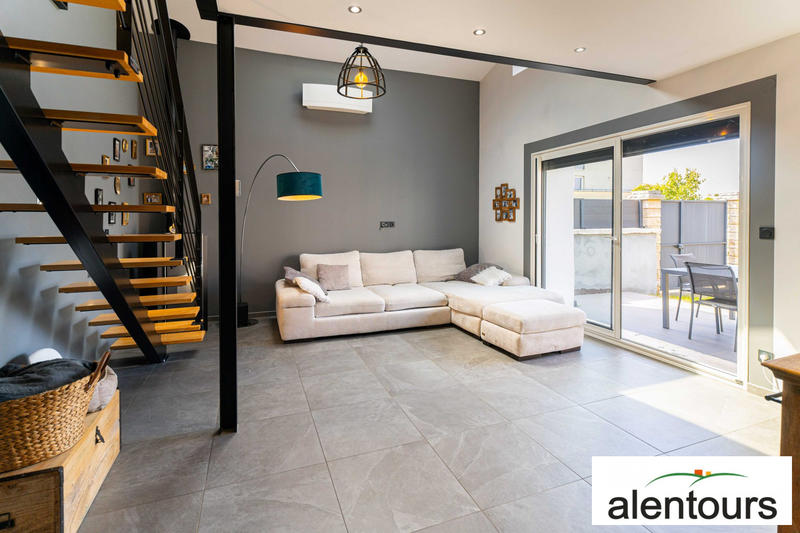 Maison - 92 m² - 5 pièces