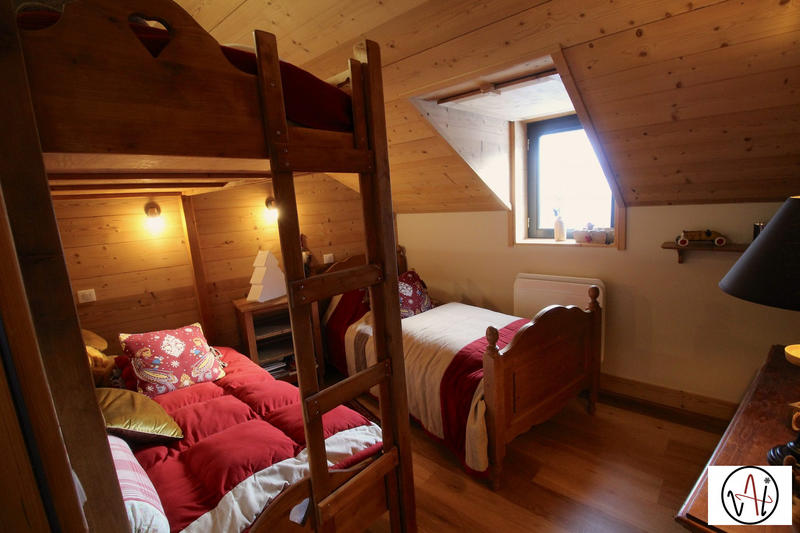 Maison - 168 m² - 9 pièces