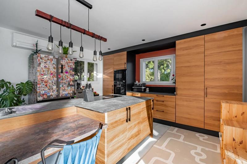 Maison - 187 m² - 10 pièces