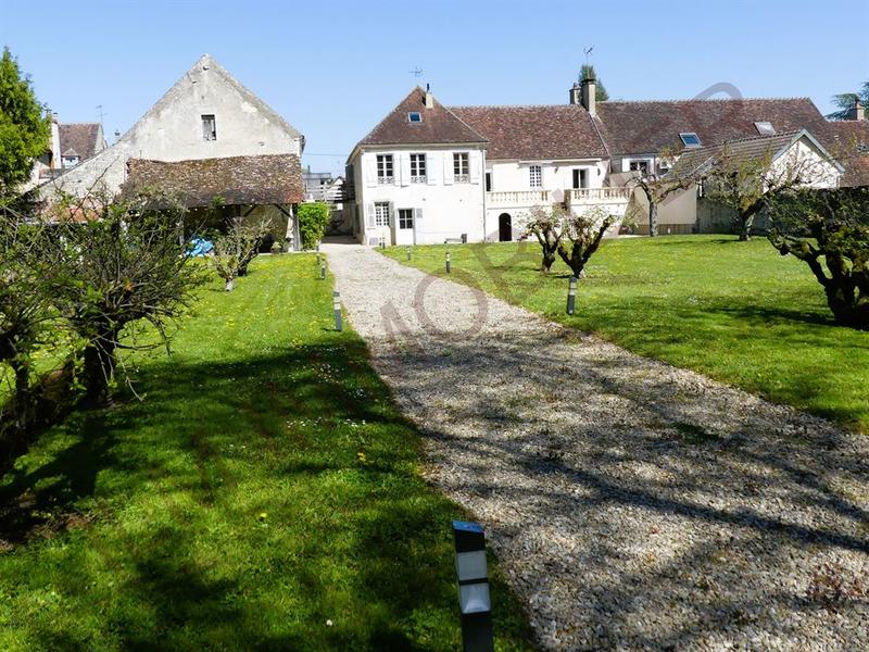 Demeure - 210 m² - 7 pièces