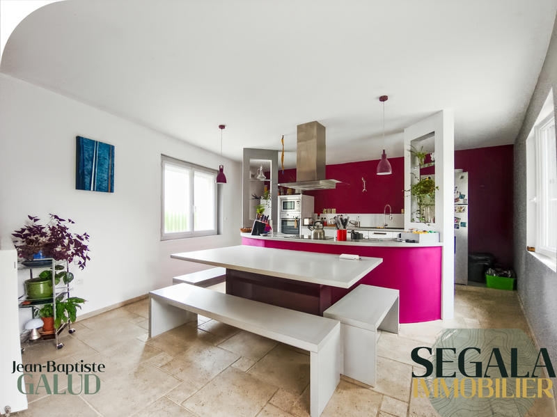 Maison - 230 m² - 6 pièces