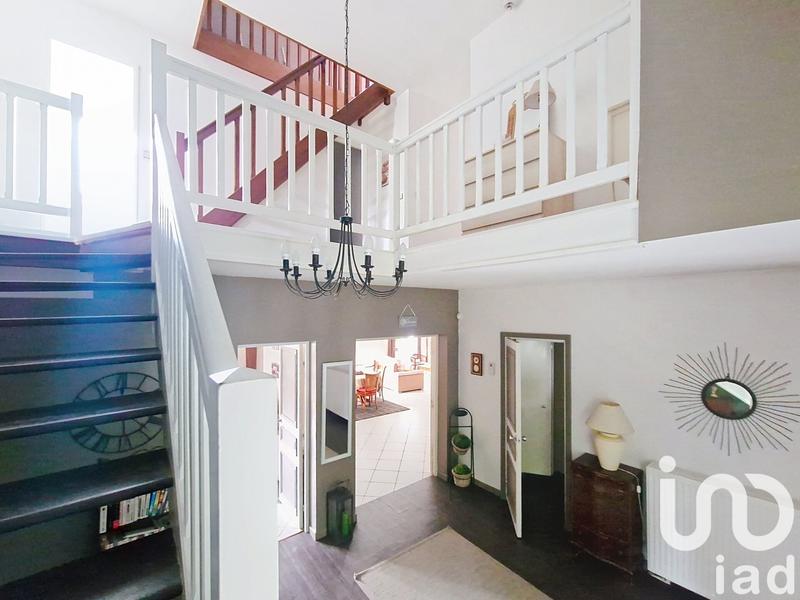 Maison - 235 m² - 8 pièces