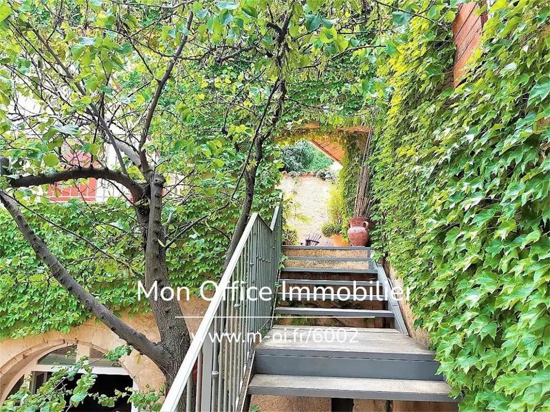 Maison de maîtres - 350 m² - 9 pièces