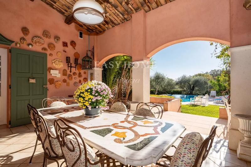 Propriété - 305 m² - 9 pièces