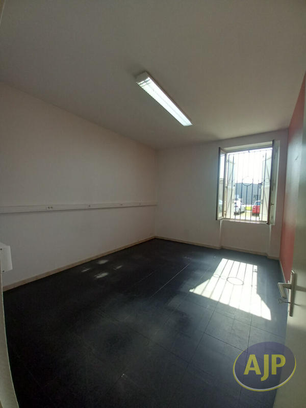 Local commercial - 72 m² - 3 pièces