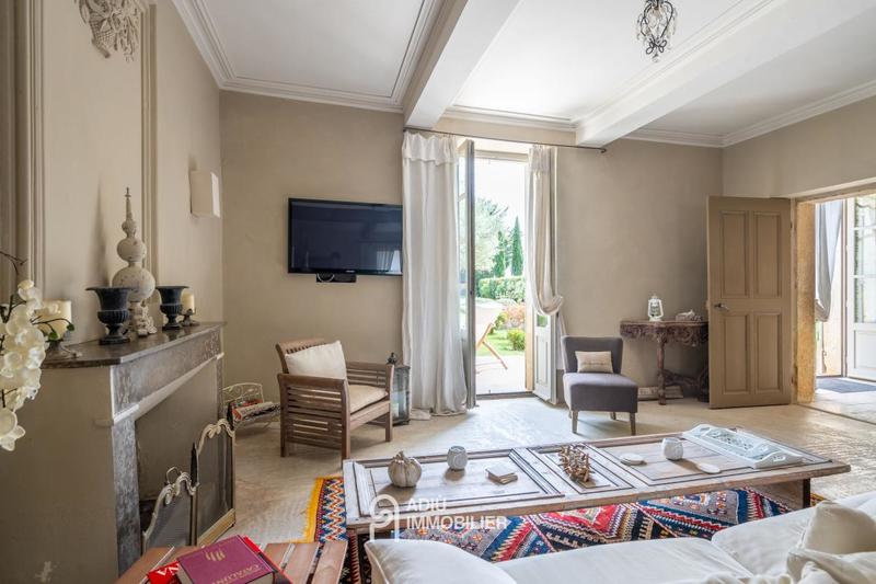 Mas - 300 m² - 7 pièces