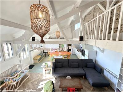 Maison - 244 m² - 11 pièces