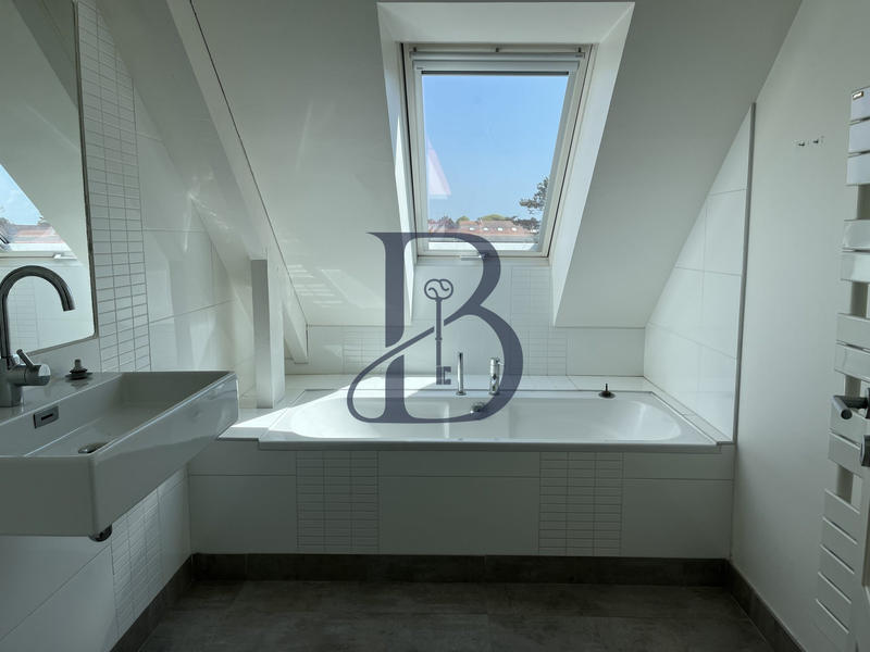 Maison - 195 m² - 8 pièces