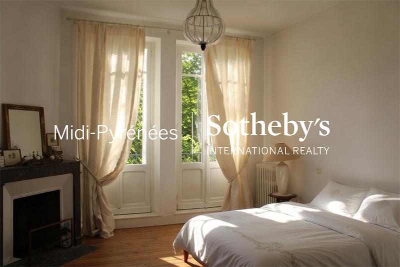 Maison de ville - 385 m² - 15 pièces