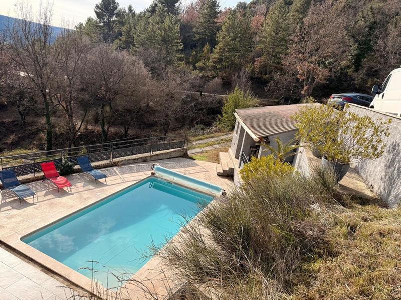 Maison - 224 m² - 9 pièces