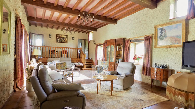 Maison - 451 m² - 11 pièces