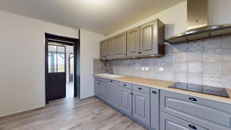 Maison - 260 m² - 9 pièces