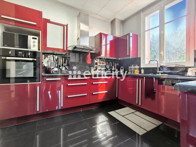 Maison - 165 m² - 8 pièces