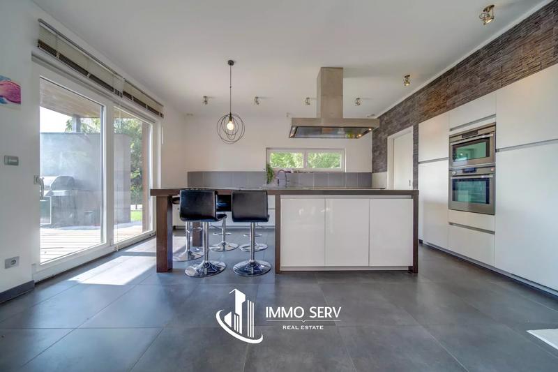 Maison - 229 m² - 7 pièces