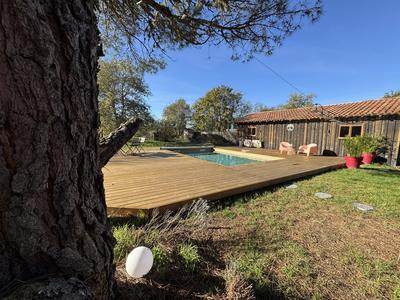 Maison - 250 m² - 6 pièces