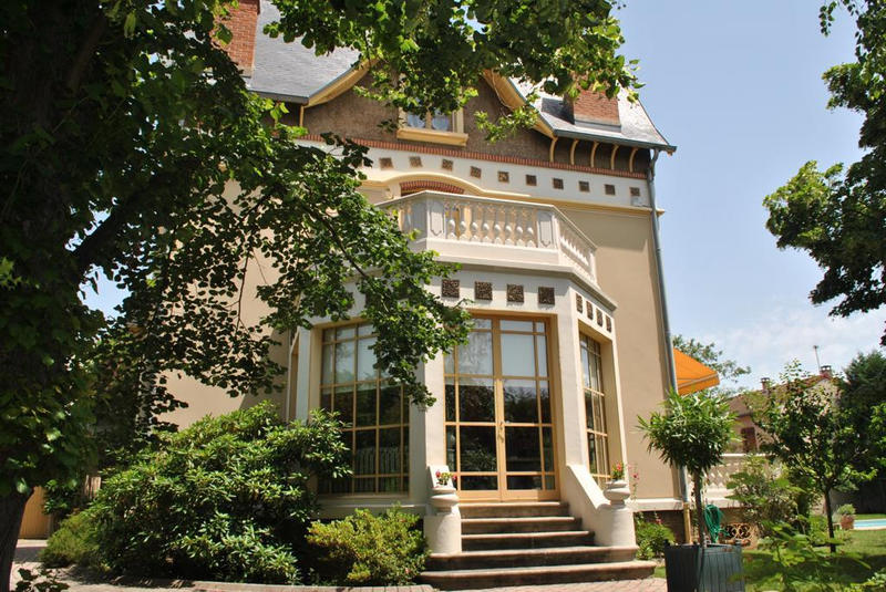 Maison - 299 m² - 8 pièces