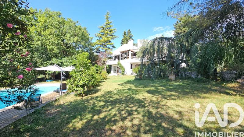 Maison - 204 m² - 6 pièces