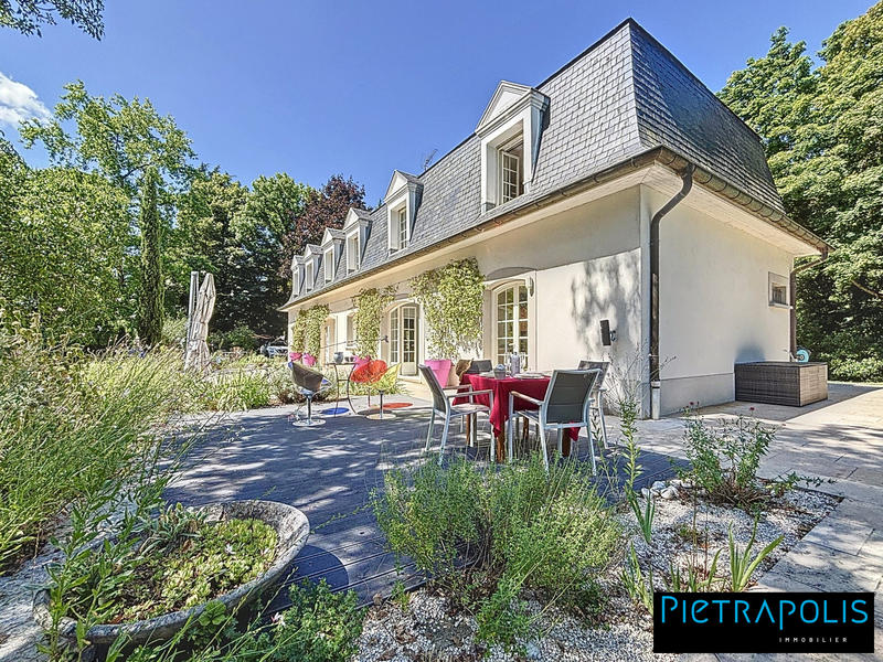 Villa - 244 m² - 7 pièces