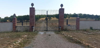 Propriété - 260 m² - 7 pièces