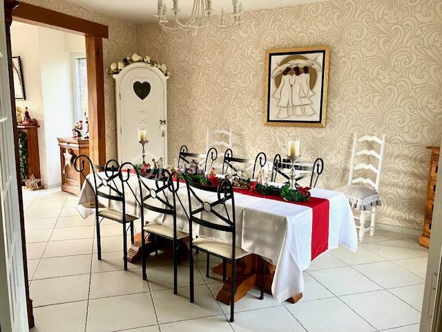 Maison - 230 m² - 7 pièces