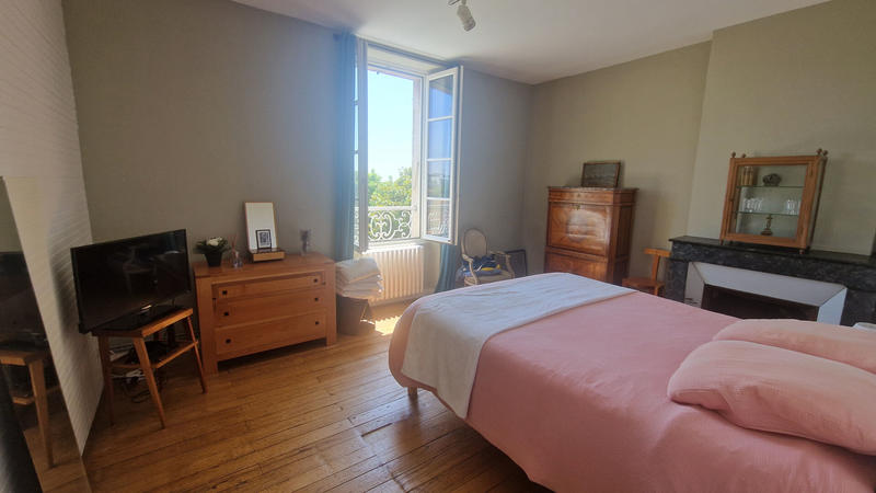 Maison - 205 m² - 9 pièces