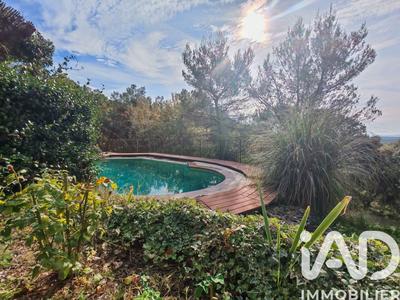 Maison - 250 m² - 6 pièces