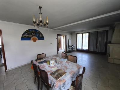 Maison - 183 m² - 10 pièces