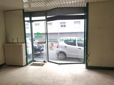 Local commercial - 94 m² - 4 pièces