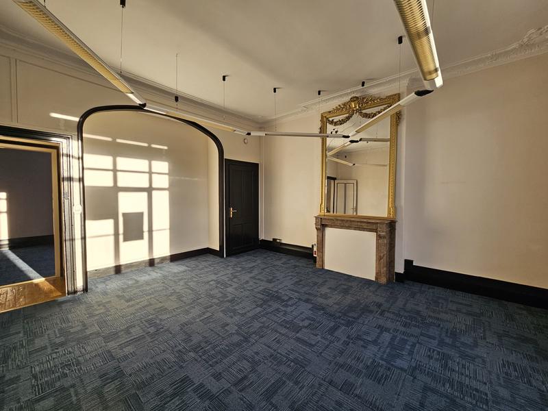 Maison - 303 m² - 12 pièces