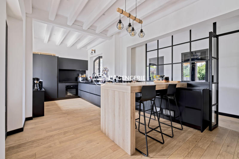 Maison ancienne - 265 m² - 7 pièces