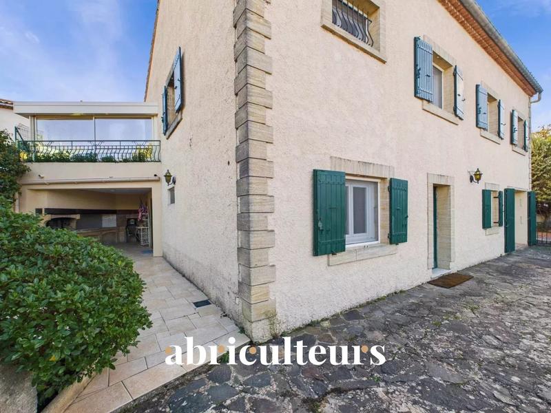 Maison - 232 m² - 8 pièces