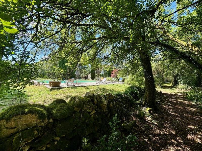 Propriété - 474 m² - 15 pièces