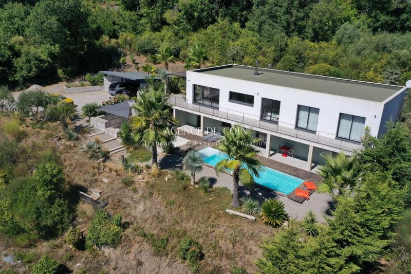 Maison - 215 m² - 6 pièces