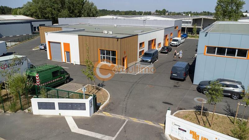 Local d'activité / Entrepôt - 258 m²